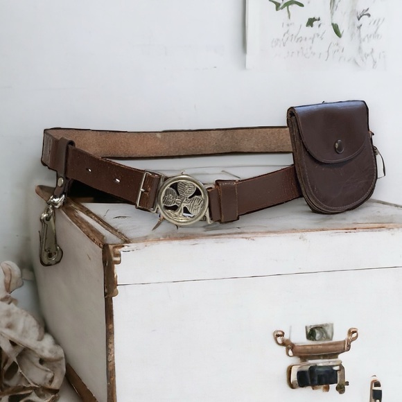 Vintage Other - Vintage 60’s / 70’s Girl Guide-Brownie Leather Belt with Clip & Money Pouch